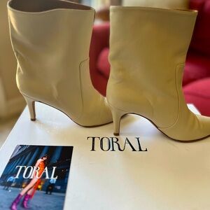 Buttery soft leather, great condition Toral booties